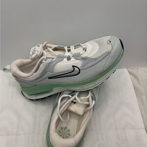 Nike Men's Sneakers in White, Gray, and Green